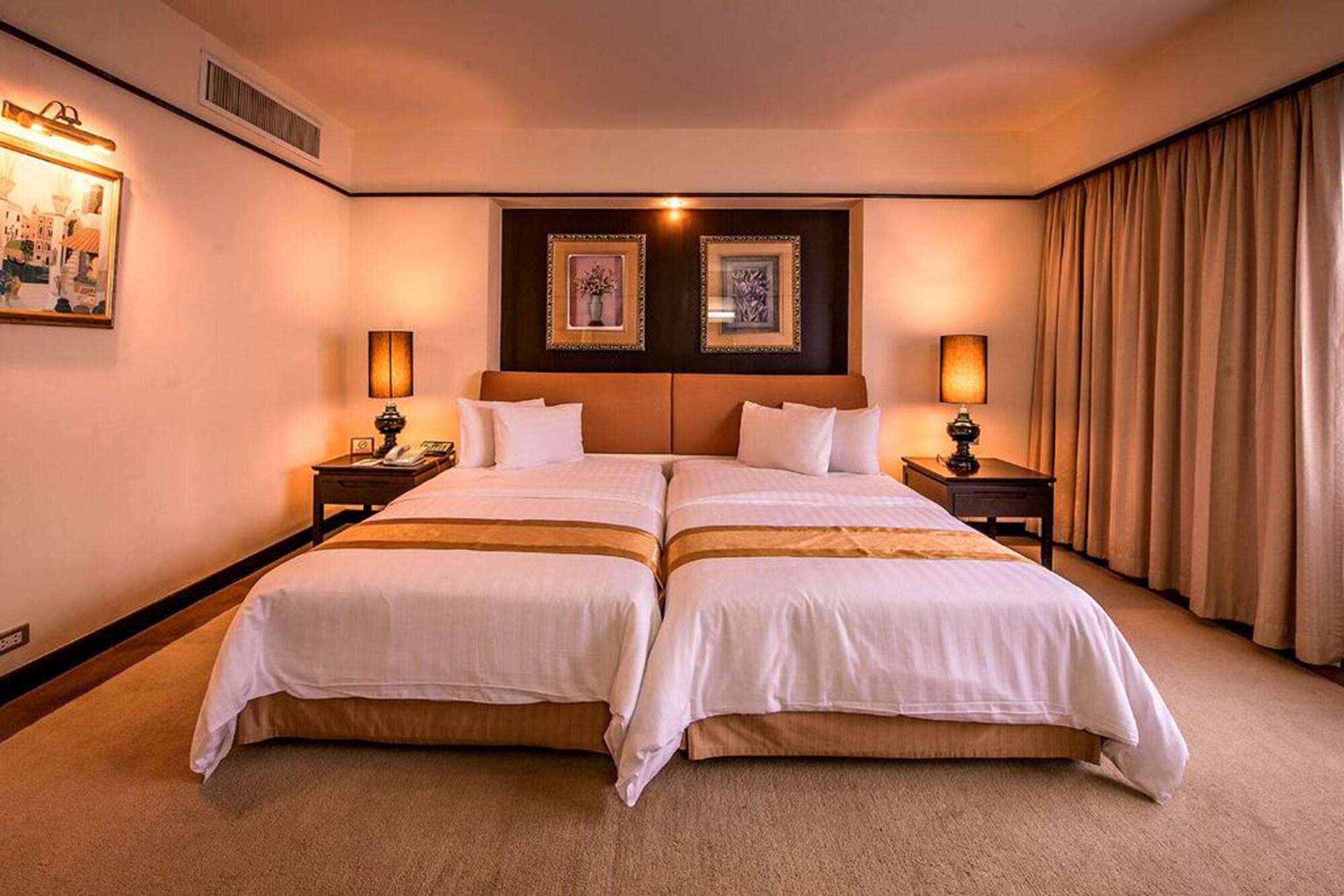 Pantip Suites Bangkok Exterior foto