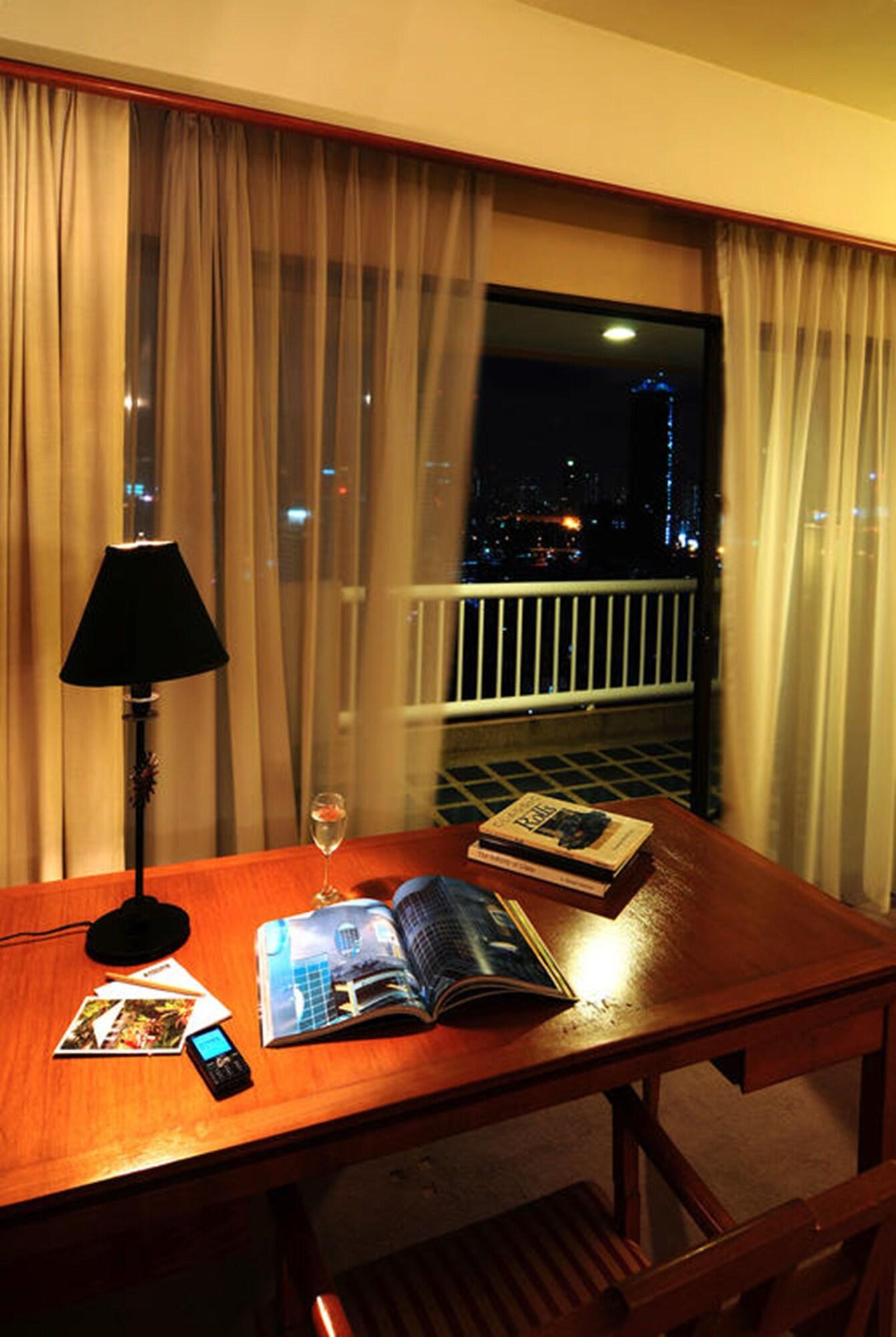 Pantip Suites Bangkok Exterior foto