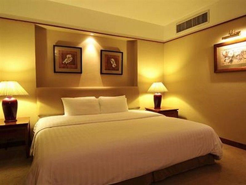 Pantip Suites Bangkok Exterior foto