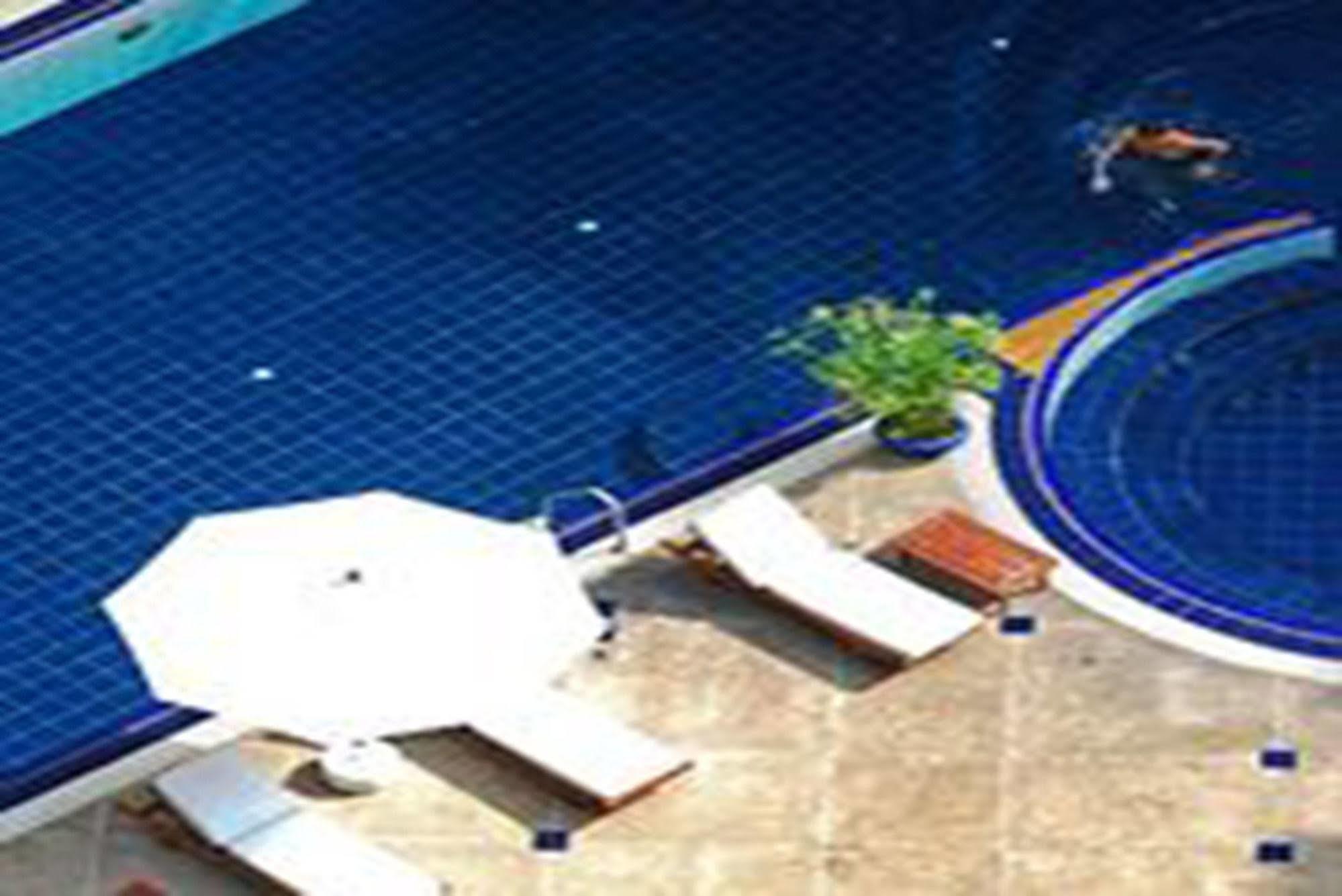 Pantip Suites Bangkok Exterior foto