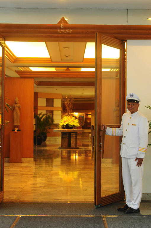 Pantip Suites Bangkok Exterior foto